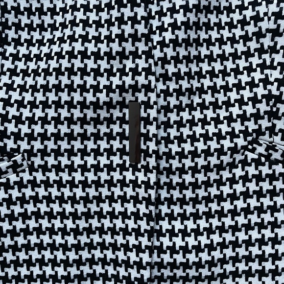 H&M Blazer, black and white, quarter sleeve length. Size 8 - new, never worn! - Picture 3 of 3